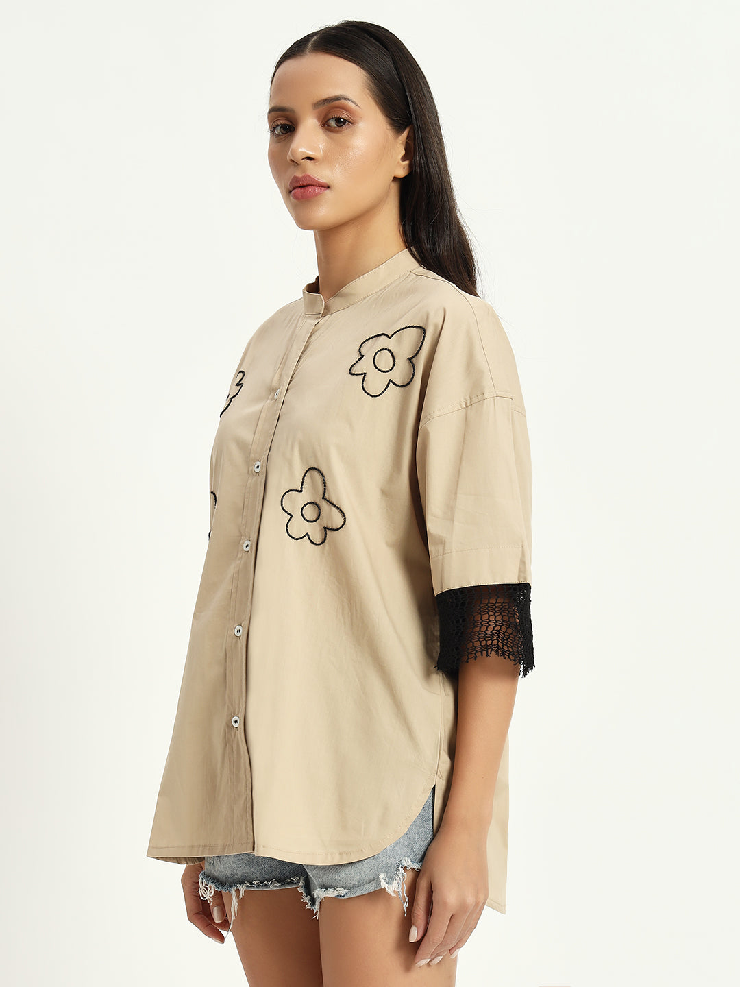 Vanilla beige shirt with floral embroidery and knitted sleeve details