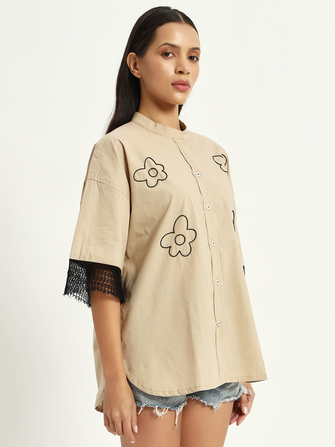 Vanilla beige shirt with floral embroidery and knitted sleeve details